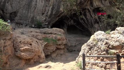 ANTALYA Mağaradaki kazılarda, 350 bin yıllık el baltası bulundu