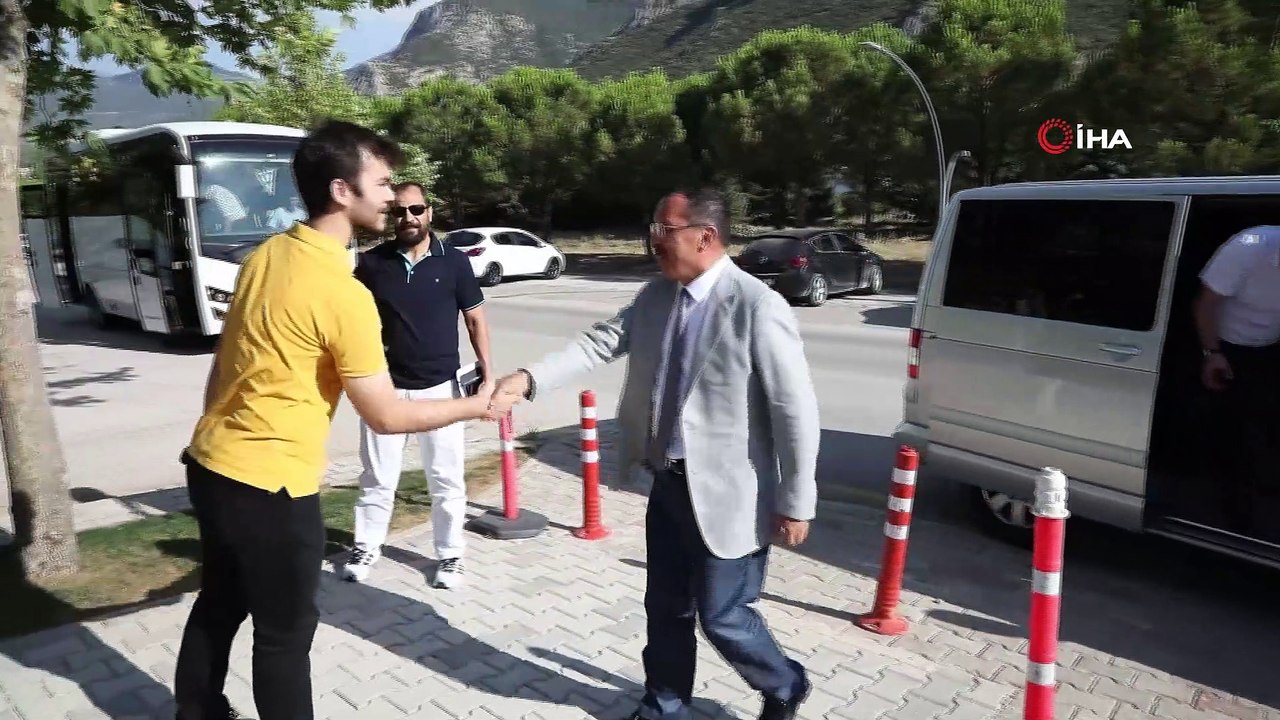 Rektör Bağ'dan finalist öğrencilere tam destek
