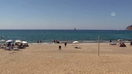 Yelkenli yolcu gemisi "Club Med 2" Alanya'da