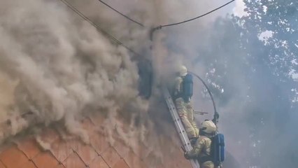 Trazegnies: une épaisse fumée se dégage d'une habitation en feu