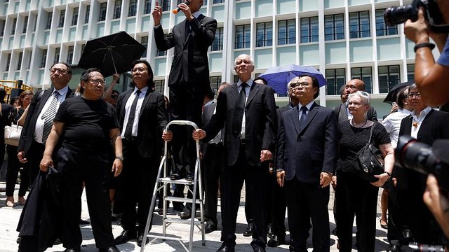 Hong Kong: des avocats défilent en silence pour dénoncer une justice aux ordres
