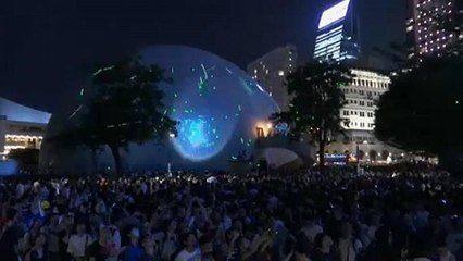 Látványos lézer fényjáték demonstráció Hongkongban