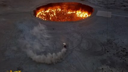 Öldü denilen Türkmen lider, Cehennem Kapısı kraterinin etrafında drift yaptı!