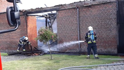 Ellezelles violent incendie hangar ferme 1