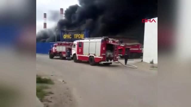 DHA DIŞ- Rusya'da zift deposunda yangın-2