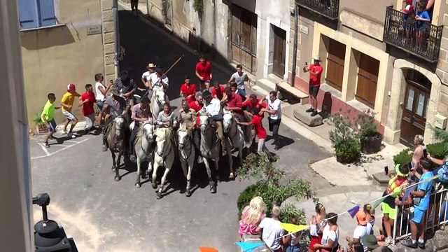 Soubès : abrivado dans les rues