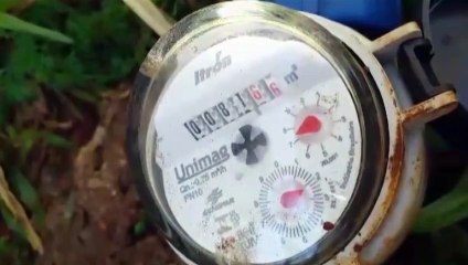 Após vários acréscimos na conta de água, morador acredita que relógio da Sanepar esteja estragado