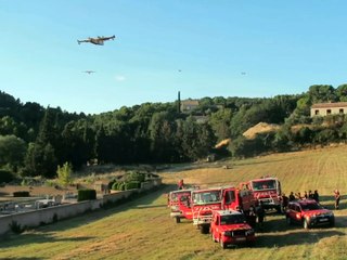 Largages de Canadairs au Barroux dans le Vaucluse