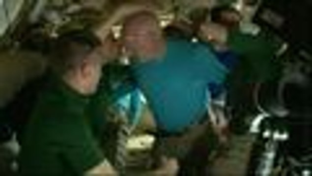 Dos astronautas regresan a la Tierra después de pasar 344 días en estación espacial