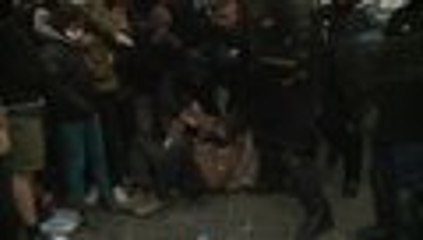 Francia Evacúan a la fuerza liceo ocupado por migrantes