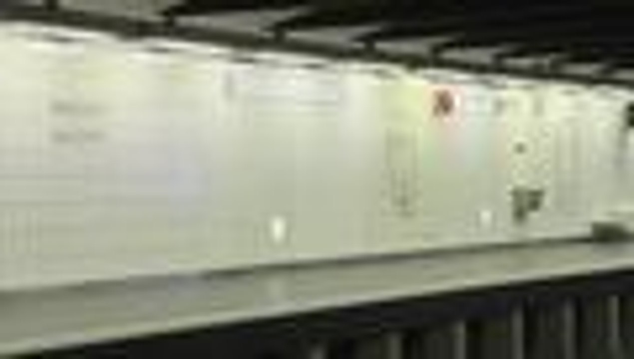 Reabre estación de metro en Bruselas un mes después de atentado