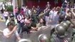 En video: el ataque de chavistas a diputados opositores frente al CNE en Venezuela