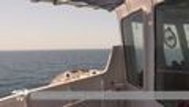 Video: buque rescata del mar a cientos de migrantes en el Mediterráneo