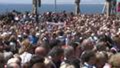 Video multitudinario minuto de silencio en Francia por víctimas de Niza