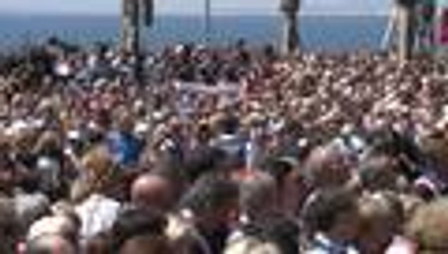 Video multitudinario minuto de silencio en Francia por víctimas de Niza