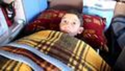 En video: niño sirio perdió las piernas en bombardeo en Siria