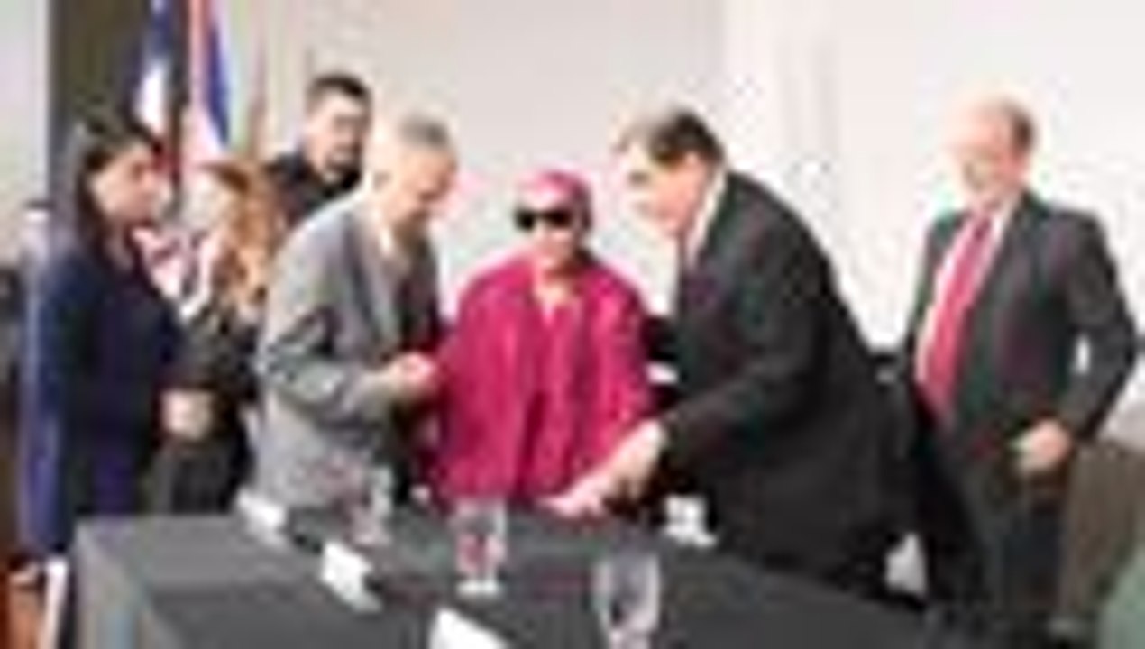 Alicia Alonso recibi√≥ doctorado Honoris Causa por "bailar y hacer bailar"