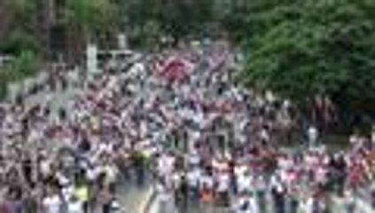 Fuertes enfrentamientos en protestas opositoras en Caracas