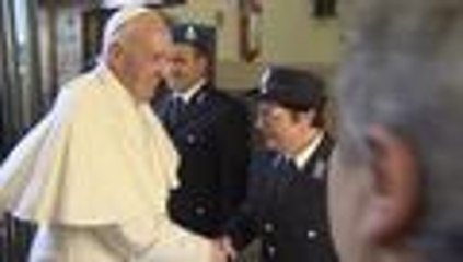 Este Jueves Santo, el papa lavó los pies a 12 presos en Roma