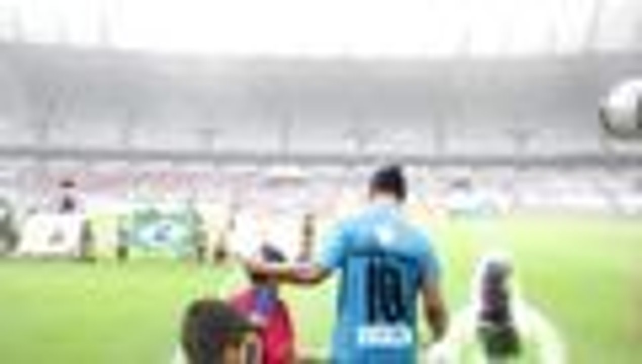 Ronaldinho con su magia, regates y goles le dice adiós al fútbol