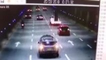 Video: investigan impresionante accidente en el túnel de la Avenida ColombiaVideo: investigan impresionante accidente en el túnel de la Avenida Colombia