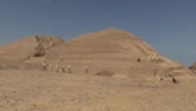 Arqueólogos hallan nuevos murales en la ciudad de Chan Chan