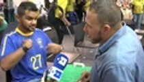 En video: el brasileño que le narra con las manos los partidos a sordociegos