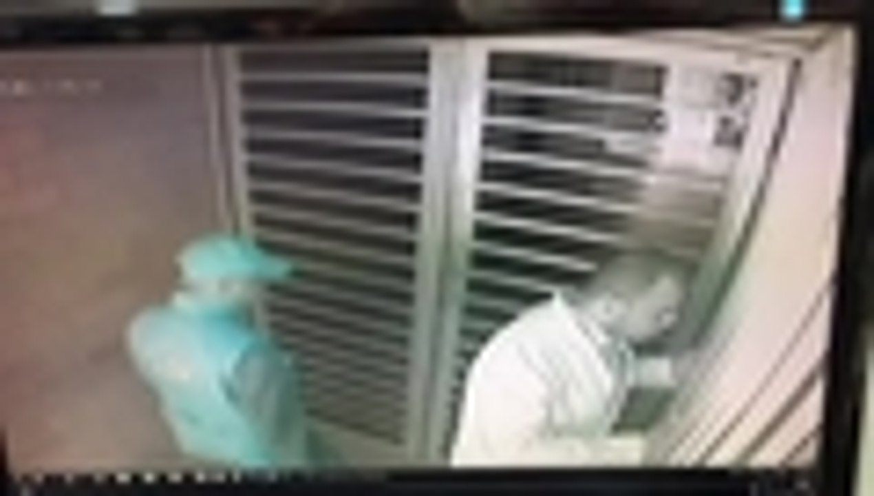 Hombres con uniformes del CTI intentaron ingresar a un edificio en Cali 01