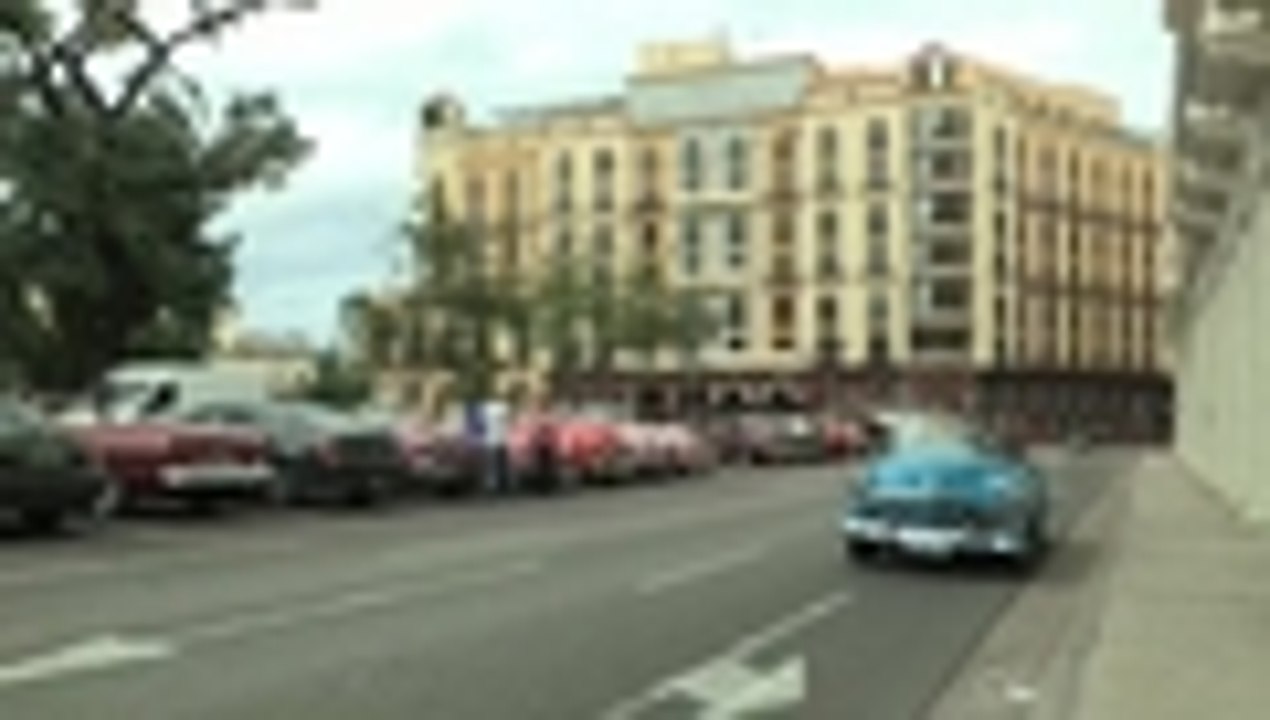 Video: 200 autos 'clásicos y antiguos' se preparan para un gran desfile en La Habana, Cuba