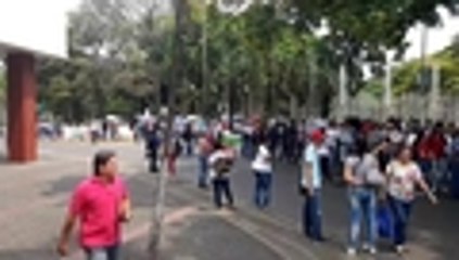 Manifestación de estudiantes y docentes se detiene a la altura de la Avenida 2N