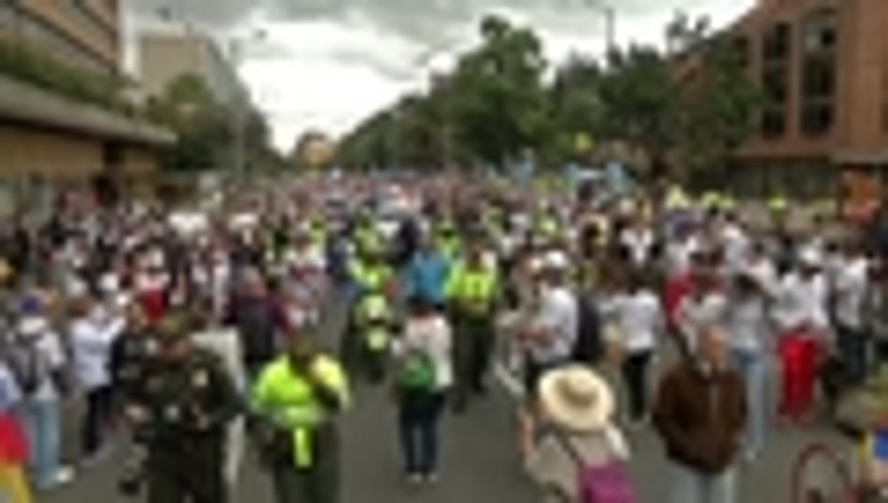 En video: así fue la emotiva marcha nacional en rechazo al atentado en Bogotá