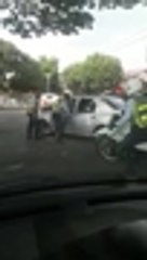 Pelea entre conductor y agente de tránsito, en Jamundí