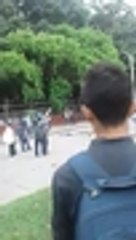 Video lanzan explosivos contra 'Halcón' de la Policía en protestas de Univalle