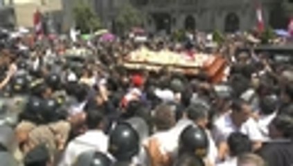 Video: Alan García recibe multitudinaria despedida acompañado por sus seguidores