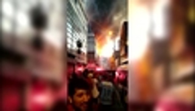 Video: así se vivió el incendio que consumió parte del centro histórico de Lima, Perú
