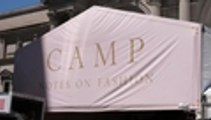 Video: la moda 'camp' protagoniza uno de los eventos más esperados del sector, la 