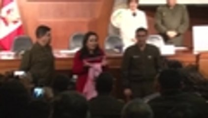Campaña del Gobierno viste a militares de color rosa y genera polémica en Perú