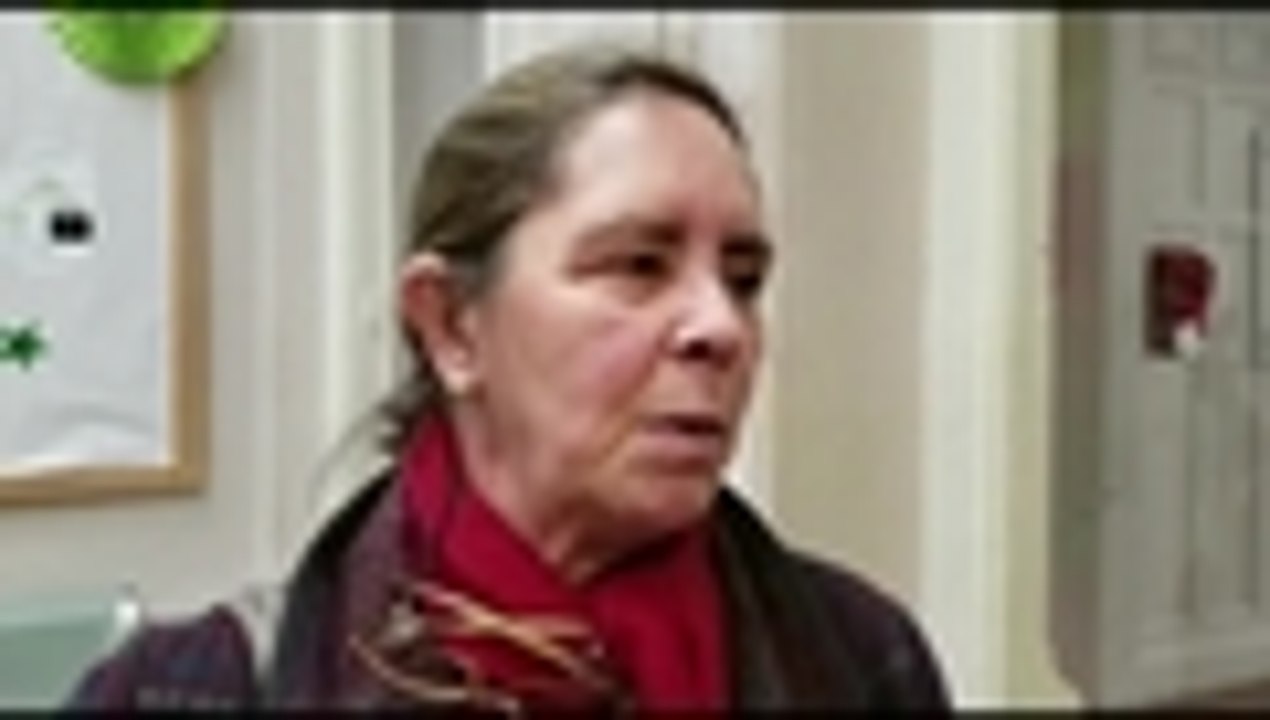 Hinchas uruguayos muestran descontento con el VAR