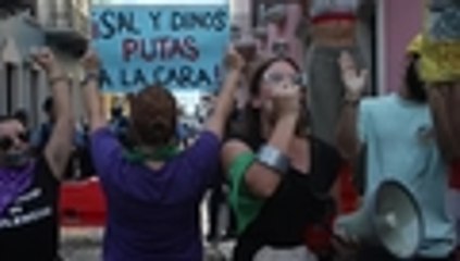 Manifestantes protestan por cuarto día seguido contra gobernador Roselló