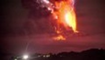 Video: miles evacuados por la erupción del volcán Calbuco en Chile