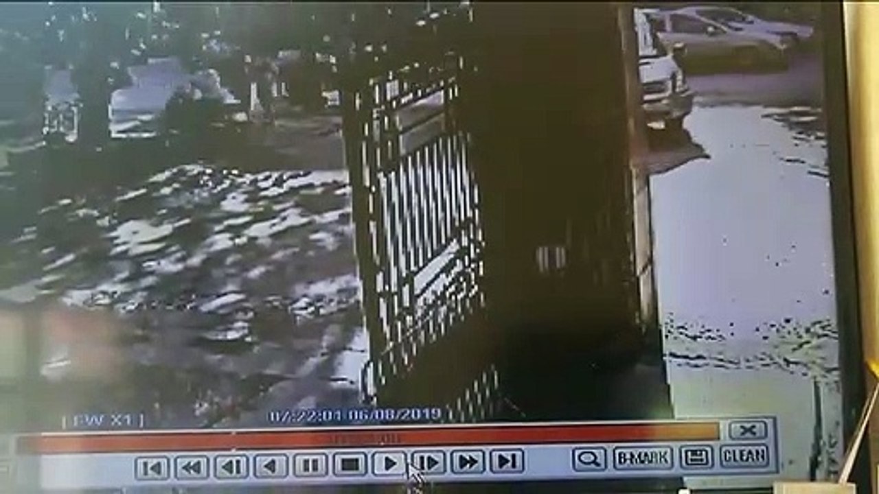 [ Clip ] : Xuất hiện hình ảnh otô chở học sinh 6 tuổi Trường tiểu học GateWay bị bỏ quên ra vào ký túc xá