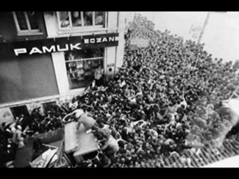 GRUP YORUM-SISLI MEYDANI-KANLI 1 MAYIS 1977