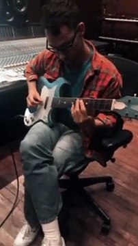 En réaction aux fusillades de ce week-end, la chanteuse Lana Del Rey a -déjà- écrit une chanson, intitulée Looking for America où elle rêve d'une Amérique sans arme