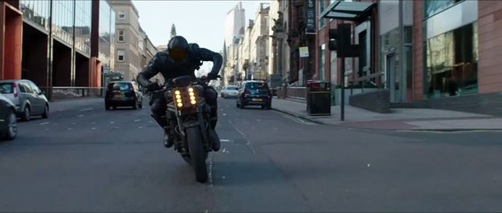 FAST & FURIOUS - Hobbs & Shaw - Extrait du film  -Métamorphose De La Moto
