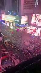 Etats-Unis: Mouvement de panique sur Times Square après une fausse alerte à la fusillade provoquée par une moto - VIDEO