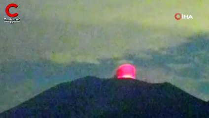Japonya’da yanardağ patladı