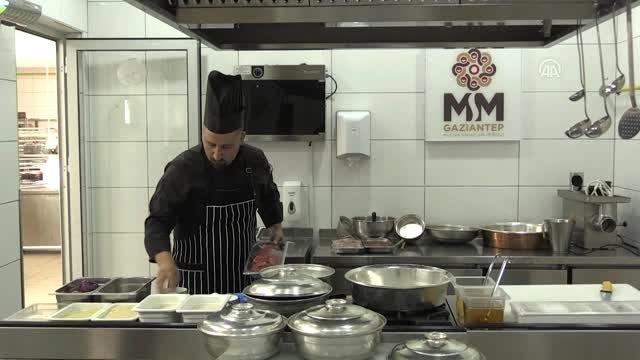 Gaziantep'in bayram lezzetleri: İçli köfte ve yuvalama