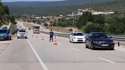 Otomobil yol kenarında bekleyen araca çarptı: 1 ölü, 10 yaralı - KASTAMONU
