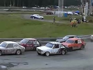 VÍDEO: Pierde el control y acaba haciendo la peonza