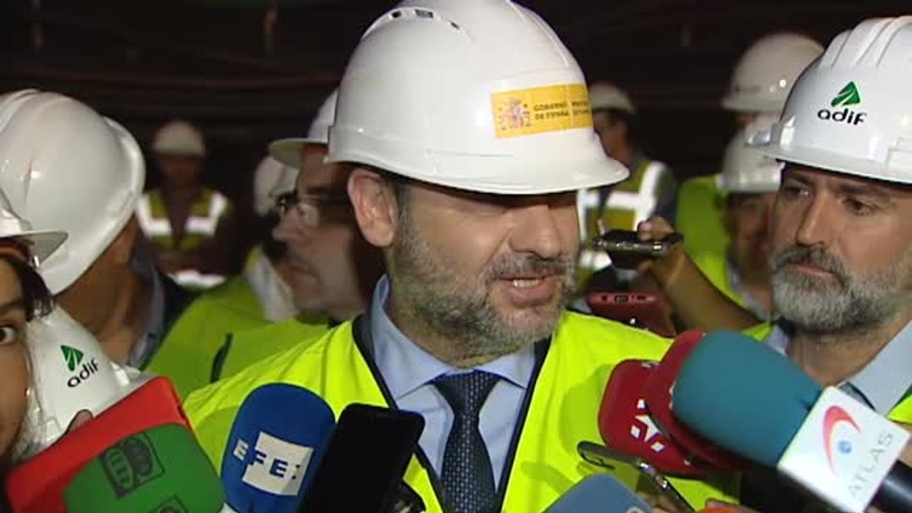 Ábalos afirma que "la debilidad de liderazgo en los otros partidos" justifica el bloqueo